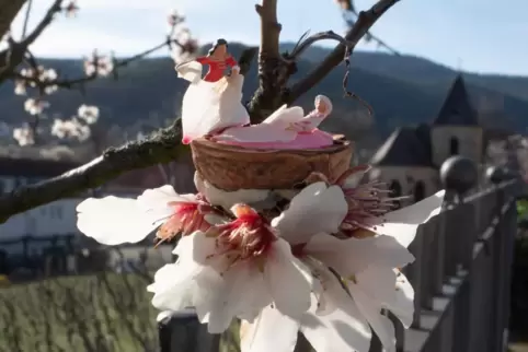 Im Walnuss-Nest: das Gimmeldingelinchen. 
