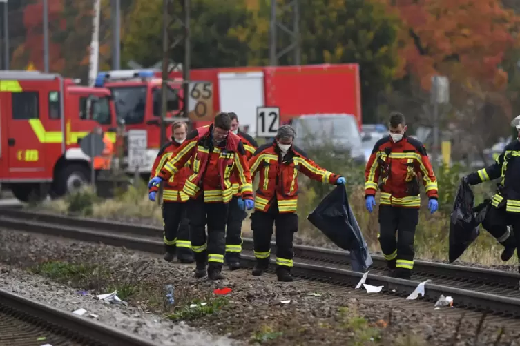 Die Zugstrecke zwischen Moosburg und Landshut blieb bis kurz vor 12 Uhr gesperrt. 