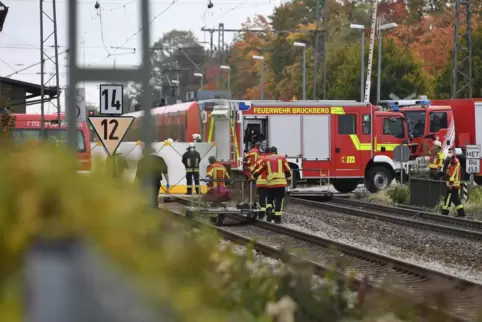 Die Zugstrecke zwischen Moosburg und Landshut blieb bis kurz vor 12 Uhr gesperrt. 