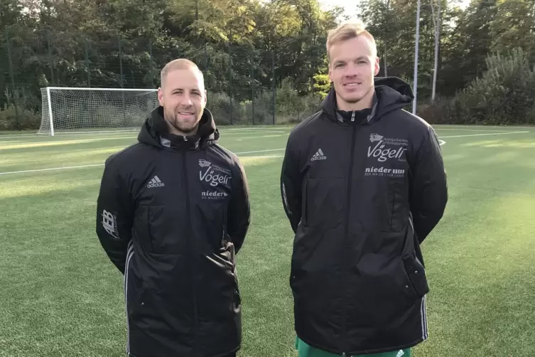 Das Trainerteam des SVK: Co-Trainer Marc Wolter (links) und Spielertrainer Timo Riemer.