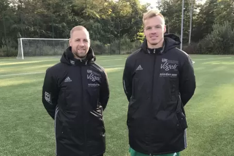Das Trainerteam des SVK: Co-Trainer Marc Wolter (links) und Spielertrainer Timo Riemer.