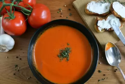 Ofentomatensuppe mit Ziegenkäse-Crostini