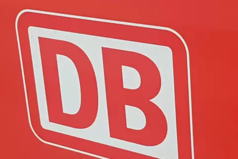 Aufgrund einer Stellwerksstörung in Landau ist der Zugverkehr in der Südpfalz am Mittwochmorgen unterbrochen. 