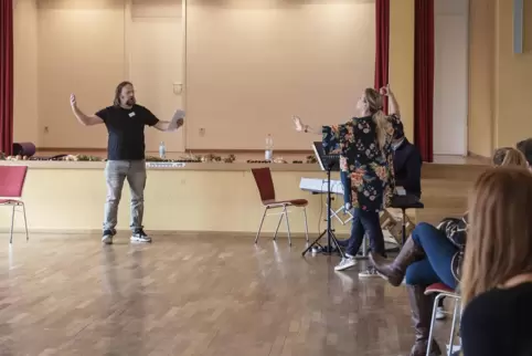  Musical -Workshop in Knittelsheim, von links Michael Hambsch, Navina Heyne, verdeckt am Klavier Thomas Borchert.