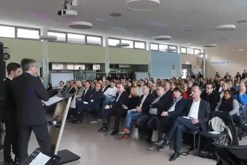 Die IGS Wörth (das Foto zeigt die Mensa bei der Einweihung) hat einen neuen Schulelternbeirat. 