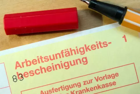Zur Entlastung der Arztpraxen angesichts immer weiter steigender Corona-Zahlen fordert der rheinland-pfälzische Hausärzteverband