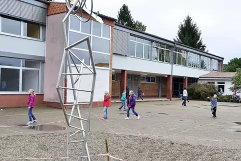 Noch die nächsten Tage werden Schulcontainer angeliefert. 