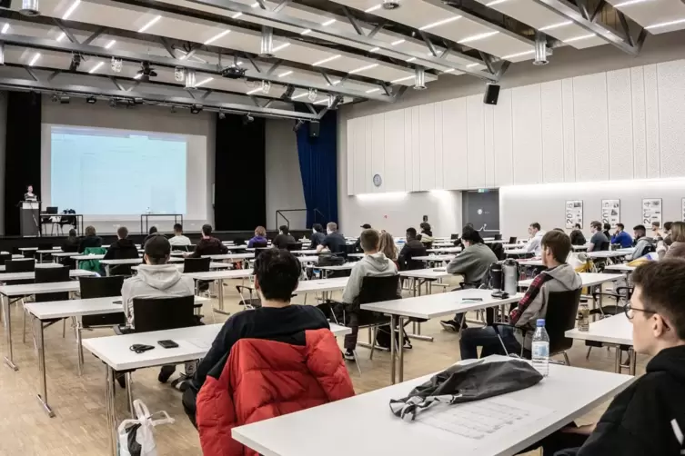 Rund 2.300 Studierende am Umwelt-Campus Birkenfeld starten in Hybridsemester. 