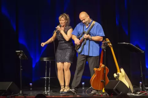Dichte Interpretationen: Sängerin Sabrina Roth und Gitarrist Udo Werle. 