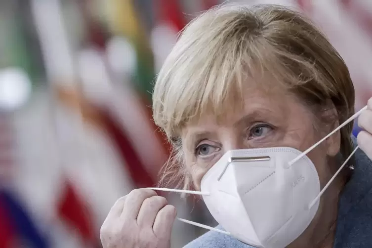 Die Alltagsmaske bleibt das A und O der Corona-Eindämmung. Hier Kanzlerin Merkel mit ihrem Mund-Nase-Schutz.
