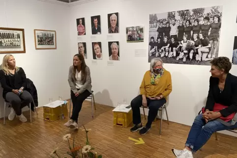 Diskussionsrunde im Museum in Alzey, in dem gerade auch eine Ausstellung zum Thema 50 Jahre Frauenfußball läuft.