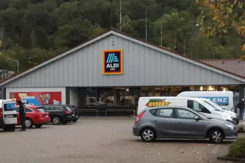 Nach einer Woche Bauzeit wird die Filiale am Montag um 8 Uhr im neuen Design öffnen. Das Unternehmen stellt gerade alle seine Fi
