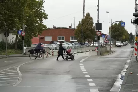 Die Abfahrt von der Eisenbahnstraße nach links in die Bahnunterführung ist ab Montag gesperrt.