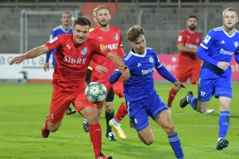 Neu in der FKP-Startelf: Arne Neufang (Bildmitte in Blau). 