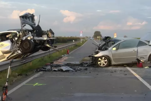Keine Chance: Bei dem Unfall stießen die zwei Autos frontal zusammen.