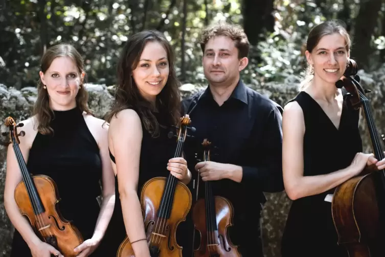 Das Malion Quartett mit Lilya Tymchyshyn (Viola), Alexander Jussow (Violine), Jelena Gali (Violine) und Bettina Kessler (Cello) 
