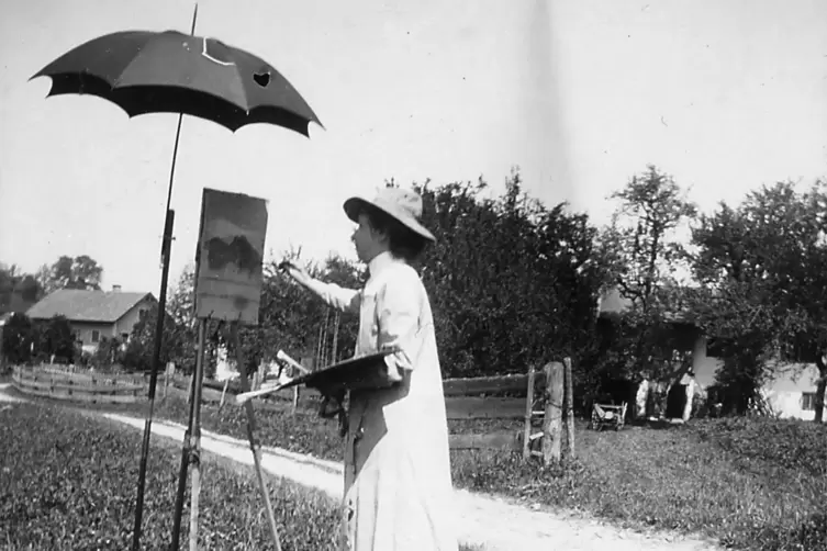 Gabriele M&uuml;nter an der Staffelei im Freien malend, Kochel, 18. Juli 1902. 