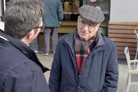Richard Reinhardt im Gespräch mit Volker Endres (links).