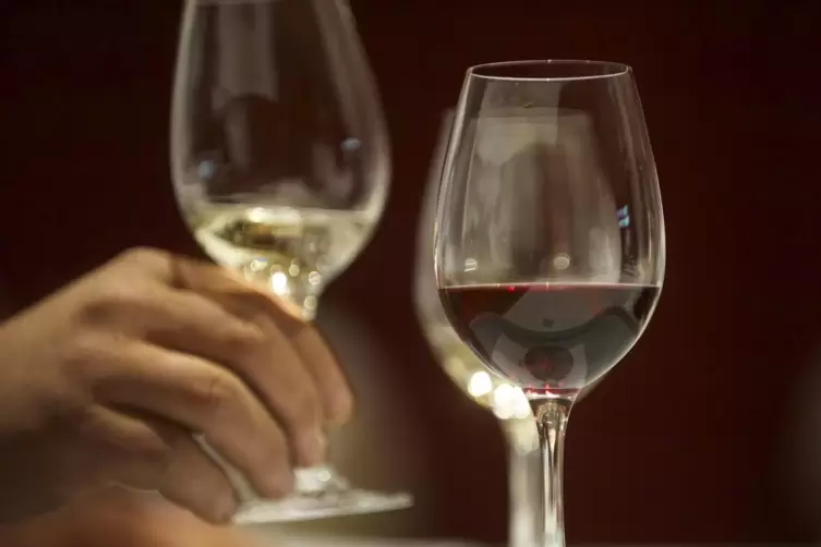 Bewerbungen im Probierglas: Bei der Bundesweinprämierung 2020 beurteilten Experten insgesamt rund 4000 Weine und Sekte. 