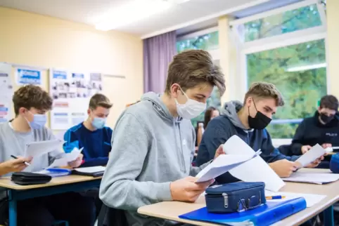 Stefanie Hubig plädiert dafür, Schulen und Kitas möglichst offen zu halten. Es gebe ein Recht auf Bildung. 