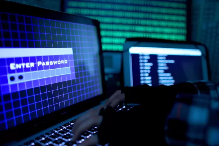 Die Gefahr eines Hacks in ein Firmennetz bleibt extrem hoch, warnt das zuständige Bundesamt. 