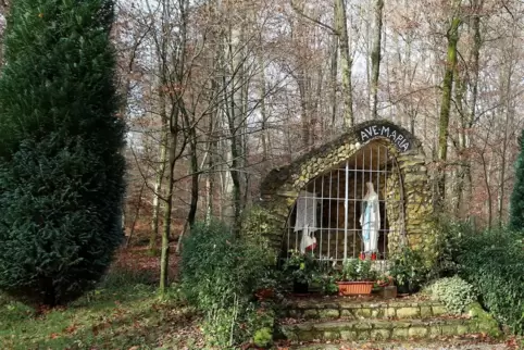 Die Lourdesgrotte bei Büchelberg hat sich Edwin Schäfer als Vorlage für seine Pläne genommen.