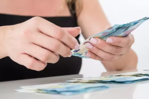 Ratenkredite müssen nicht zwingend beim Händler abgeschlossen werden. Das geht bei jeder Bank, auch online. 