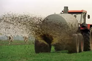 Nitrate spielen beim Düngen und in der Landwirtschaft immer wieder eine Rolle. Nitrate spielen beim Düngen und in der Landwirtschaft immer wieder eine Rolle.