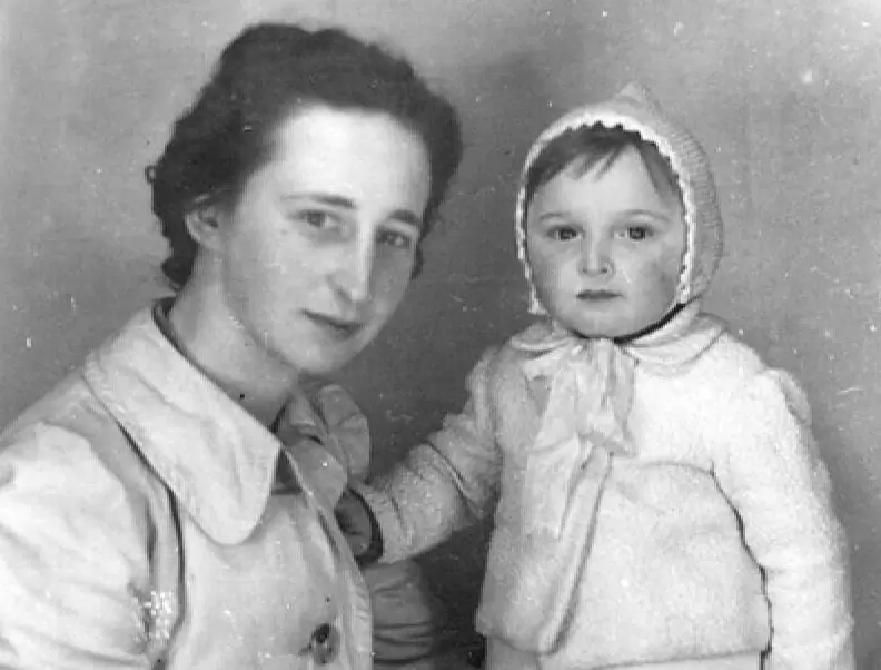 Elisabeth und Chana Siegel, geboren am 23.2.1916 und 19.12.1938, Tochter und Enkeltochter von Pauline Levy, Deportation nach Gur
