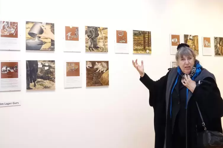 In der Ausstellung: Künstlerin Monika Kirks setzte Textpassagen der Autobiografie der Schwarzschild-Schwestern aus Kaiserslauter
