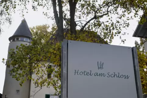 Der Schriftzug „Hotel am Schloss“ ist demnächst Geschichte. Der Schriftzug „Hotel am Schloss“ ist demnächst Geschichte.