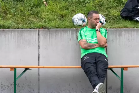 Hat weiterhin Sorgen mit Blick aufs Personal: TuS-Trainer Michael Wolter.