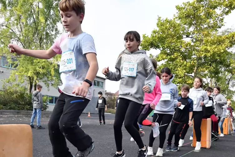 Schulsport am Haßlocher Hannah-Arendt-Gymnasium während des Projekts „Gemeinsam bewegen“.