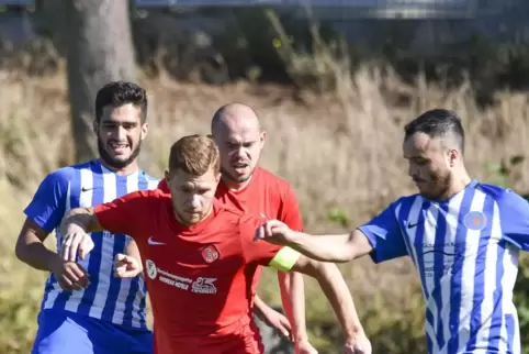 Nico Pfrengle (vorn) hält sich an die Corona-Regeln.