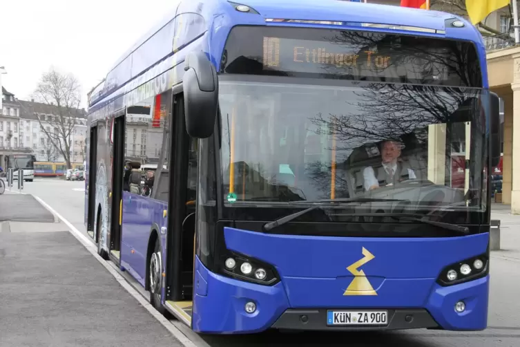 Elektrobusse wie hier in Karlsruhe könnten zukünftig auch im Kreis Germersheim rollen. 