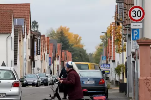 Knapp 7000 Fahrzeuge fahren im Schnitt pro Tag durch die Essinger Straße.