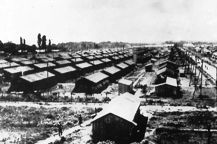 Der Blick über die Baracken des Internierungslagers Gurs lässt erahnen, wie fürchterlich die Lebensbedingungen der Gefangnen gew