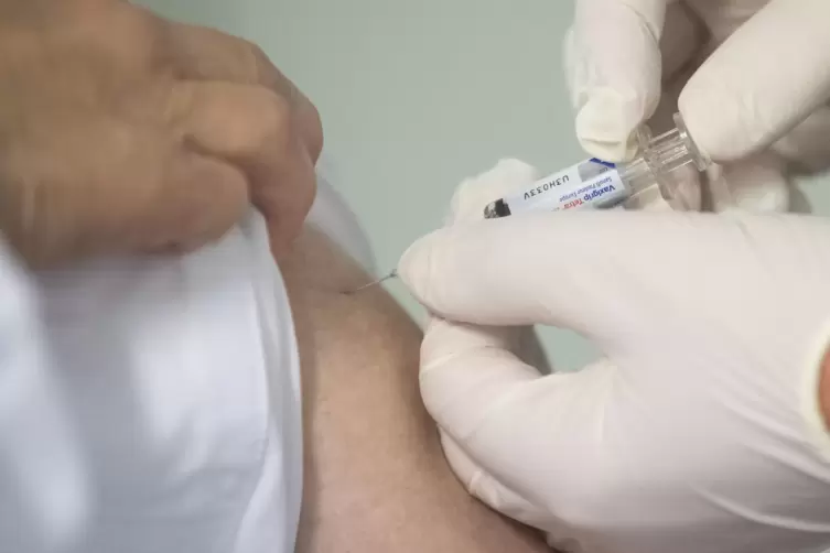Eine Spritze zum Schutz vor der Grippe enthält einen vierfachen Impfstoff.