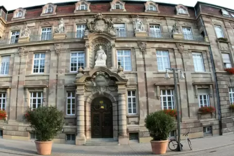 Verwaltungssitz Stadthaus: erneuter Beratungsbedarf in Speyer. Verwaltungssitz Stadthaus: erneuter Beratungsbedarf in Speyer.