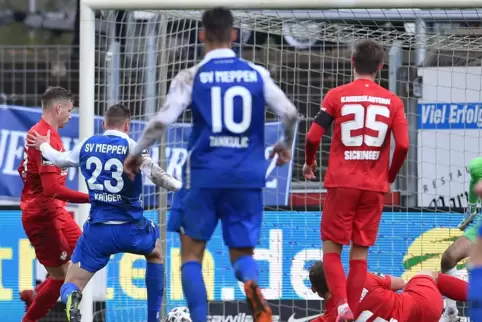 Für FCK-Trainer Jeff Saibene ein Tor, das alles über die Partie in Meppen aussagt. Lukas Krüger lässt gleich mehrere Spieler der