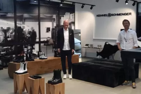  Moderner Stil und alte Handwerkskunst: Die K&S- Geschäftsführer Andreas Klautzsch (rechts) und Matthias Eder Im neu gestalteten