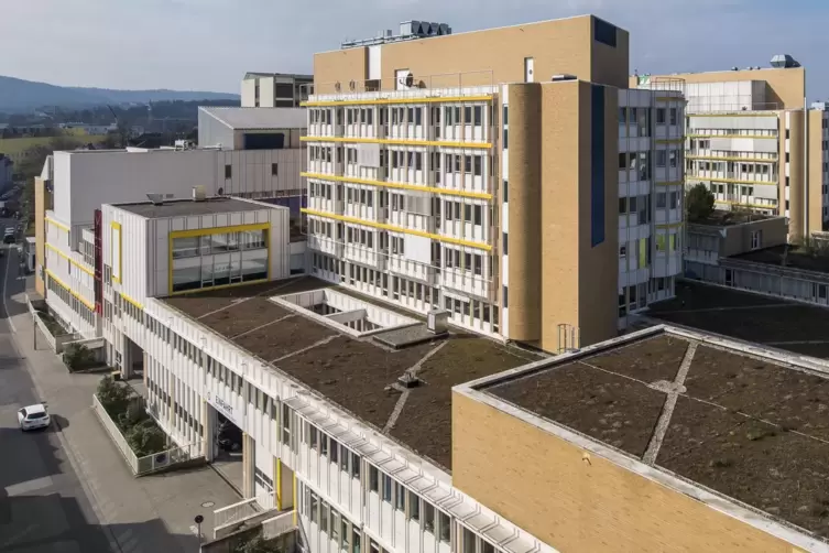 Das Westpfalz-Klinikum verfügt zur Zeit über insgesamt 207 Intensivbetten. Davon befinden sich 173 Intensivbetten in Kaiserslaut