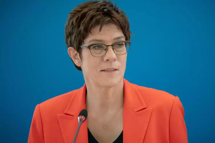 Ihr Nachfolger soll auf einem Parteitag gewählt werden: Annegret Kramp-Karrenbauer. 