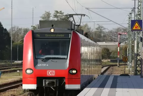 Die S-Bahn Rhein-Neckar fährt ab Dezember 2023 von Mannheim über Ludwigshafen, Germersheim, Wörth durch bis Karlsruhe. 