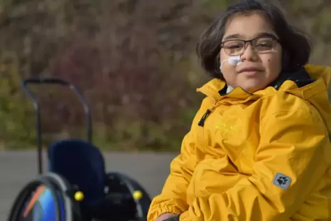 Die neunjährige Nena ist ein aufgewecktes Mädchen. Doch sie benötigt aufgrund von Krankheiten intensive Pflege. 