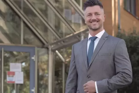 Vor der GBS-Verwaltung in der Burgstraße: der neue GBS-Chef Oliver Pastor. Vor der GBS-Verwaltung in der Burgstraße: der neue GBS-Chef Oliver Pastor.