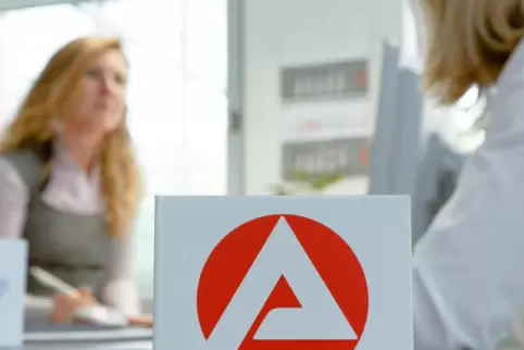 Beratung bei der Arbeitsagentur kann helfen: Suche nach einem Ausbildungsplatz. Beratung bei der Arbeitsagentur kann helfen: Suche nach einem Ausbildungsplatz.