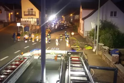 Die Feuerwehr war sechs Stunden im Einsatz. 