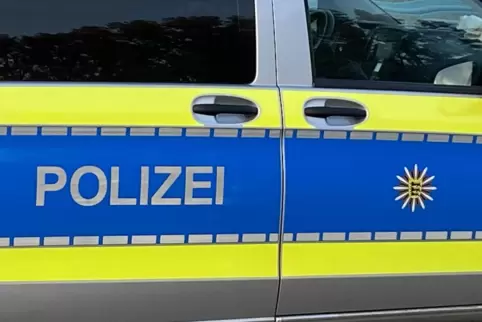 Bei einer Festnahme in Karlsruhe wurde eine Polizistin verletzt. 