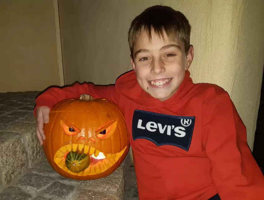 Leuchtende Augen: Moritz Schneider aus Kirchheim mit seinem Werk.